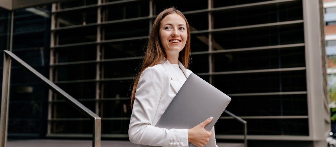 El 34% de las empresas españolas cuenta con un plan para aumentar el número de mujeres directivas_667ed0354492f.jpeg