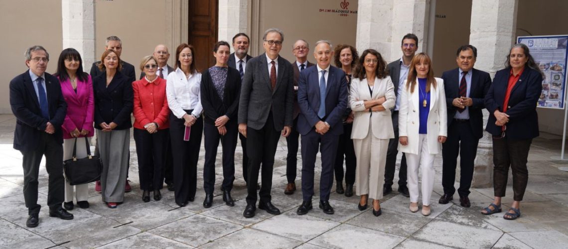 El ministro de Universidades, Joan Subirats, visita la Universidad de Valladolid_646e65e84dede.jpeg