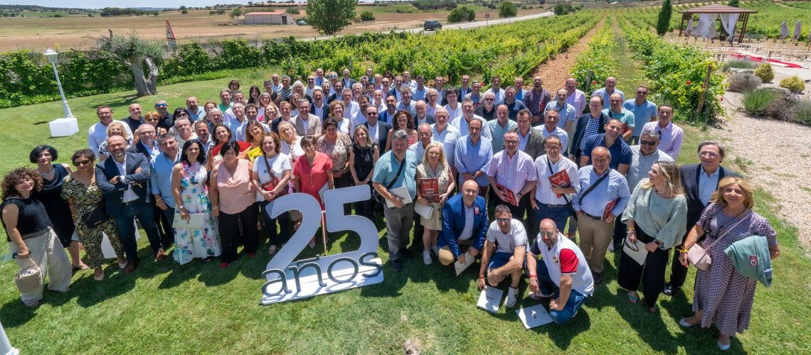 Más de 100 profesionales de Pascual celebran su cuarto de siglo en la compañía_64a71d666b2b8.jpeg